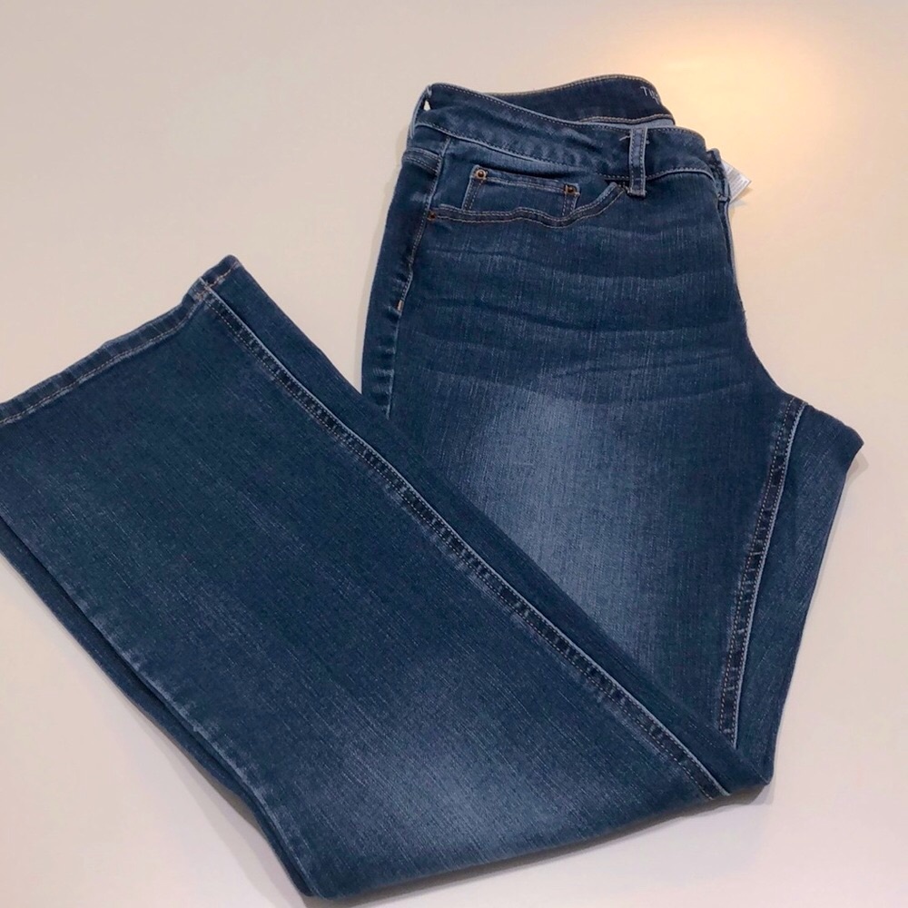 Woman nawy blue jeans